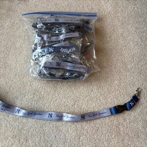 New York Yankees Lanyards Detachable Keychain Badge ID Holders  Lot of 30 NWT